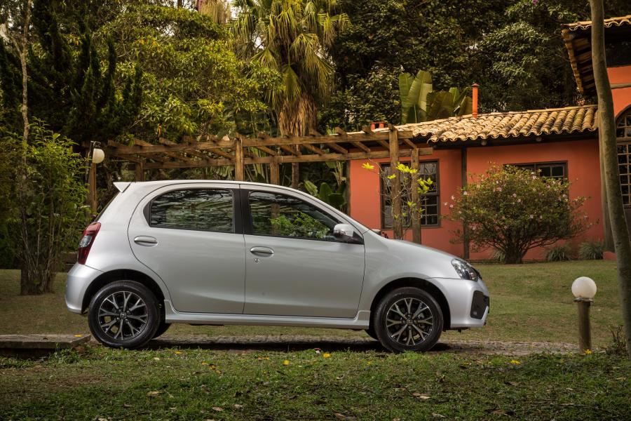  Toyota Etios Platinum Hatchback 2016 года  (LA) (фото 4 из 10)